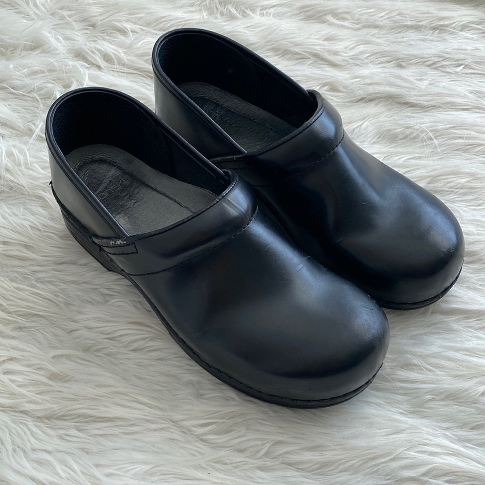 Dansko | Black Leather Clogs